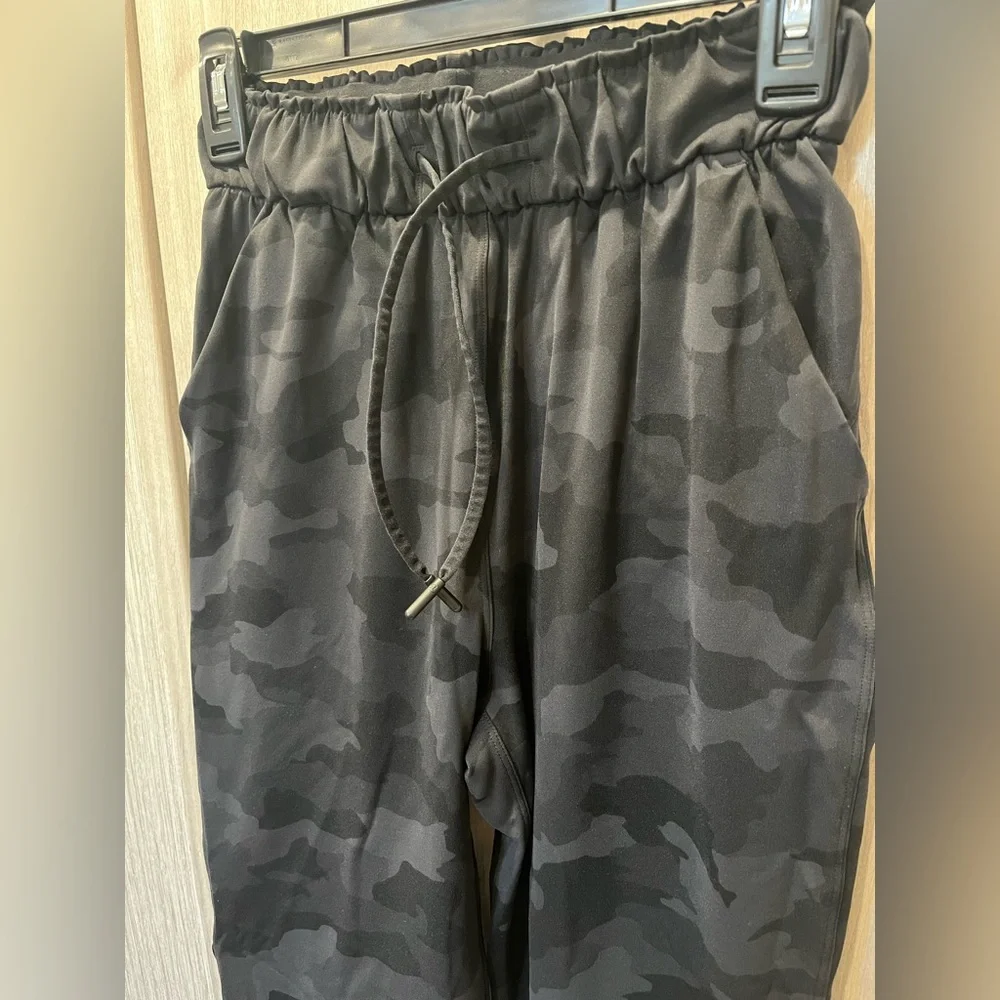 Lululemon Keep Moving Pants Joggers Black Camo 2 Lulu Pants - Picture 7 of 11